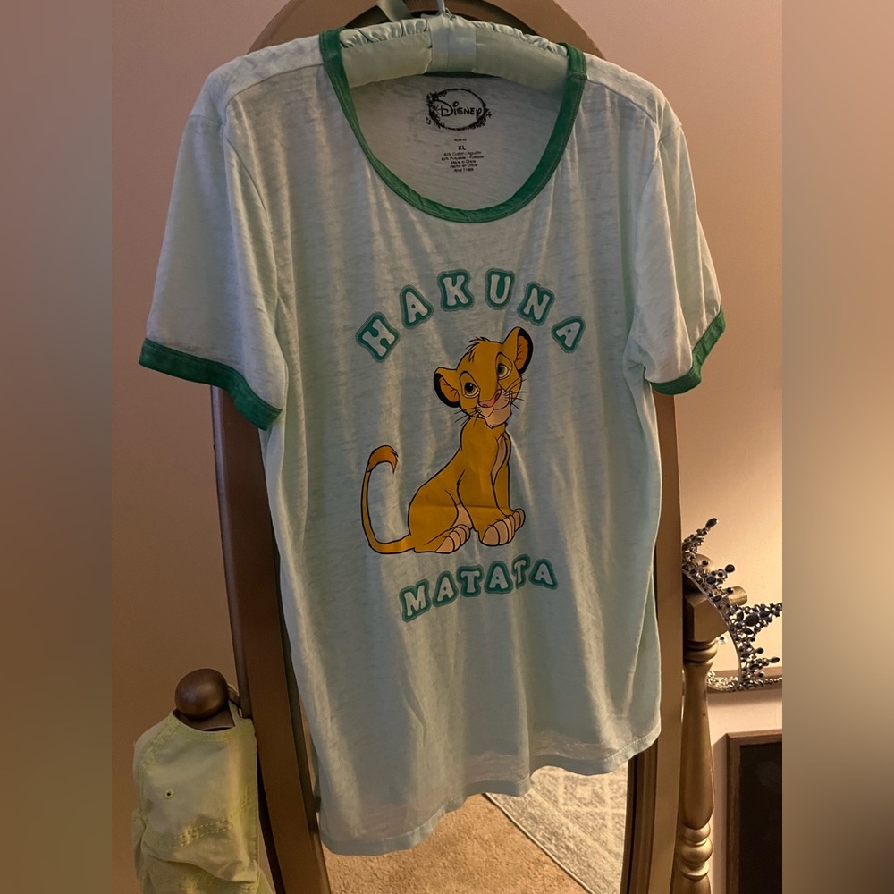 Women’s Disney Lion King Hakuna Matata Tee - Green and White